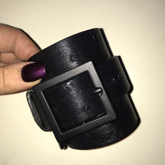 Rare Givenchy Black Leather Buckle Bracelet - Picture 2 of 6